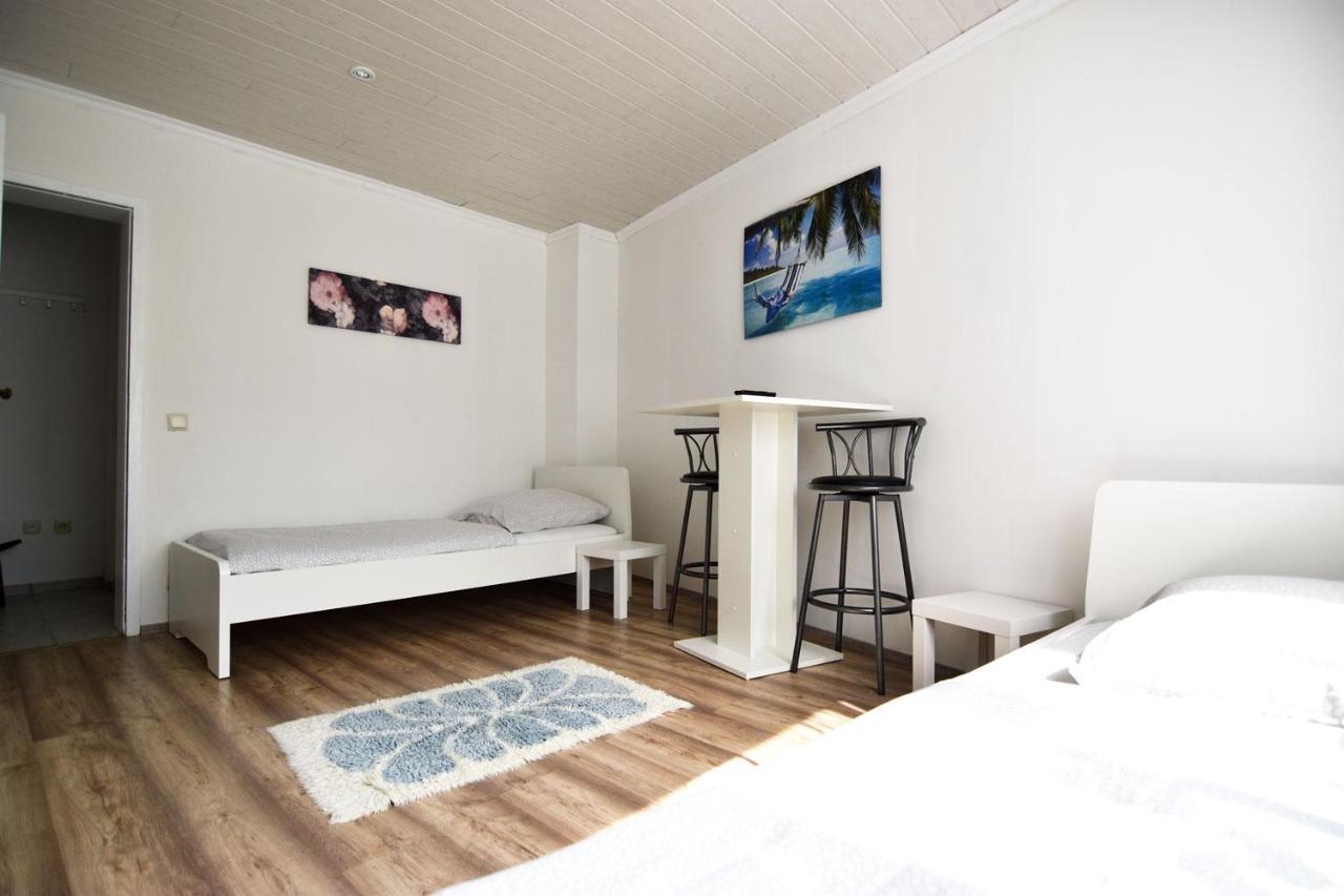Cozy Worker Apartments Niederkassel Bagian luar foto